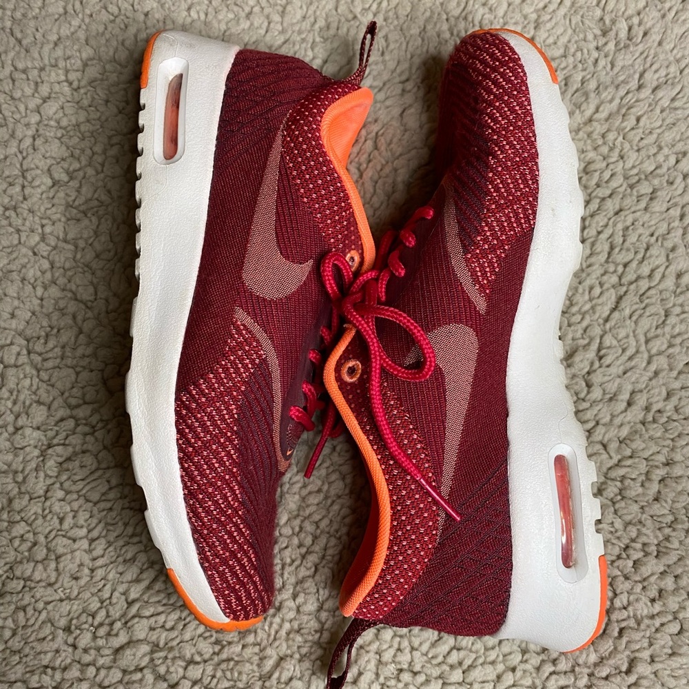 NIKE women’s athletic shoes size 6